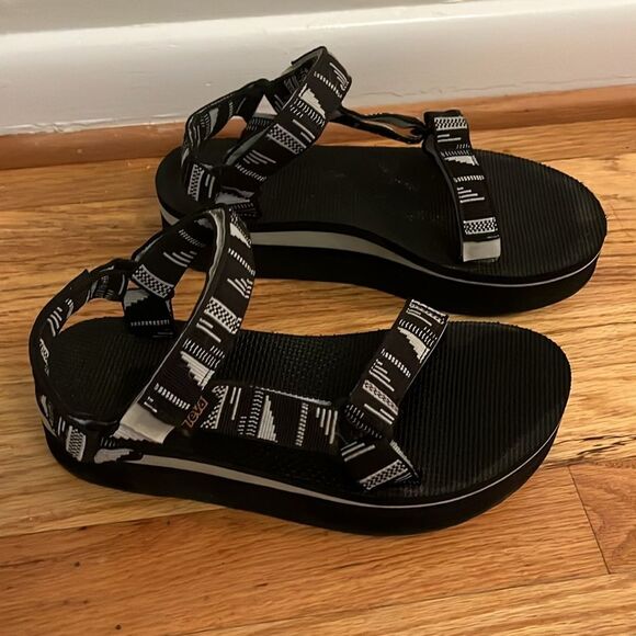 Teva Flatform Black and White Platform Sandals size 8 - Picture 3 of 7